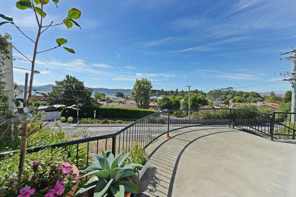 The Tassie - Luxury With Panoramic Water Views Hobart Exterior foto